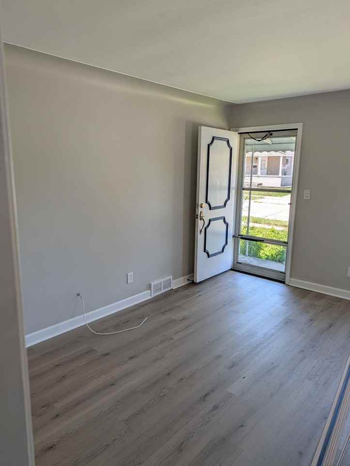 21712 Lakeview St - Photo 4 of 15
