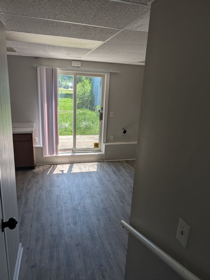 21712 Lakeview St - Photo 6 of 15
