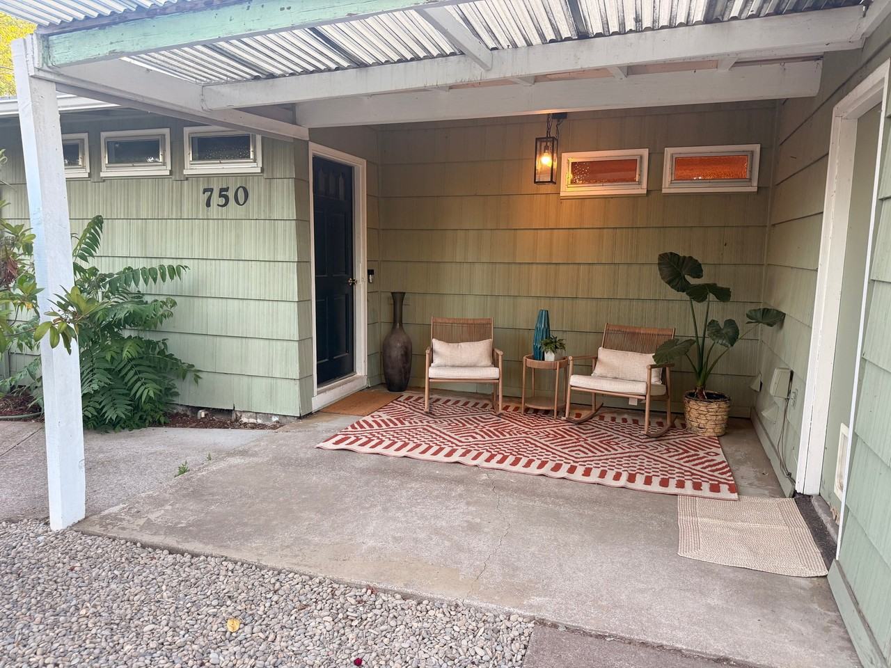 750 Waverly St - Photo 3 of 16