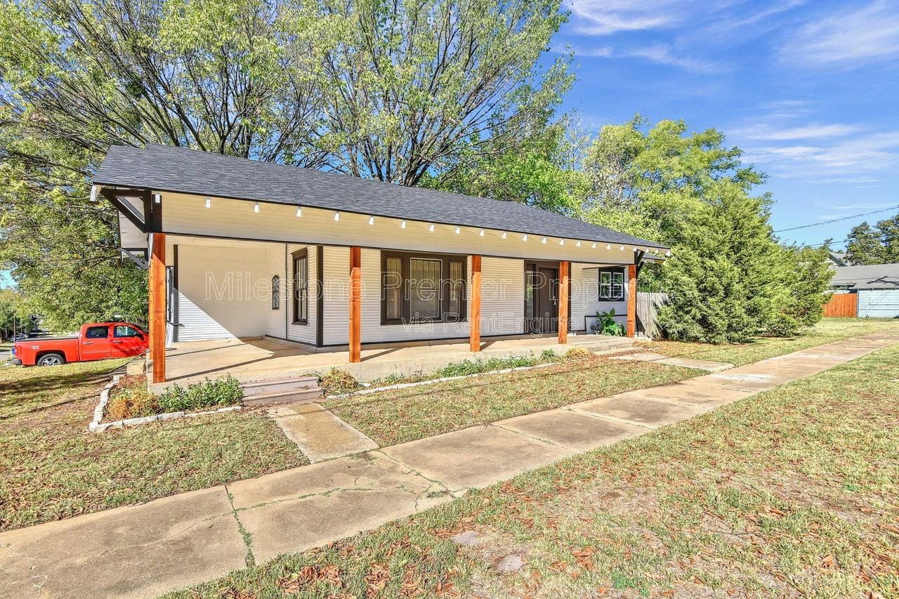 1115 S Rusk Ave - Photo 3 of 23