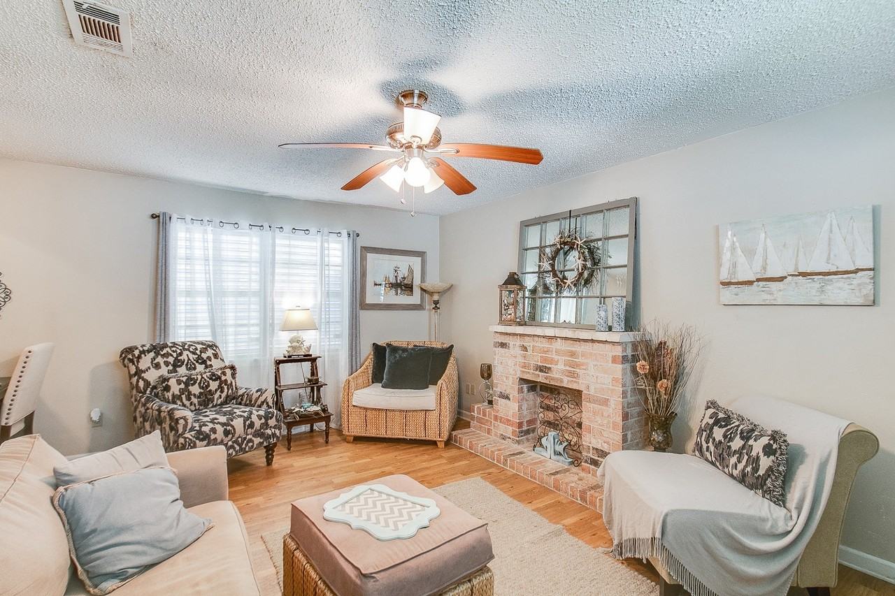 5207 Avenue K - Photo 5 of 13
