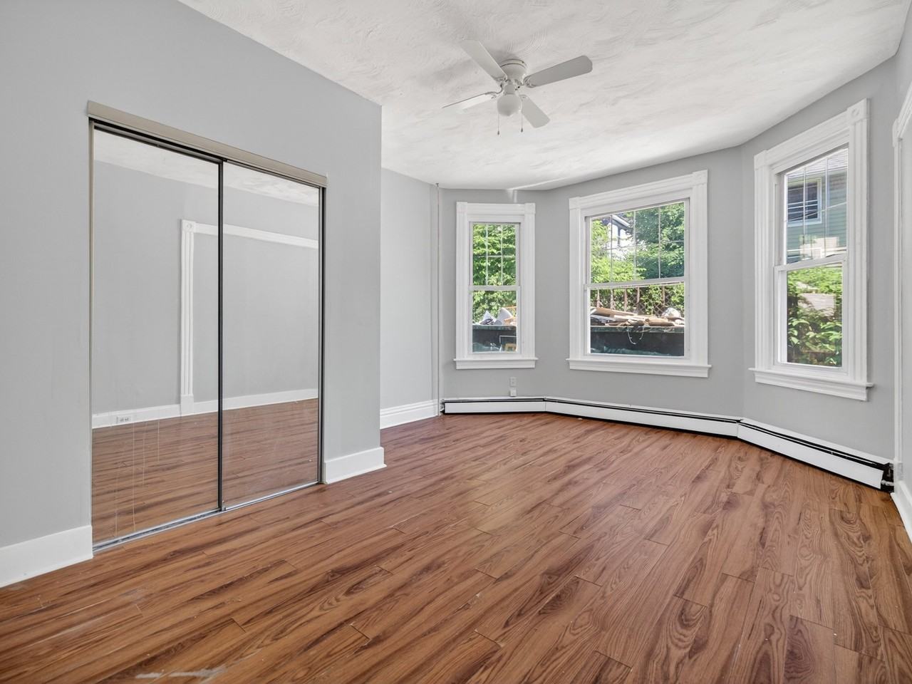 195197 Laurel Hill Ave - Photo 6 of 17