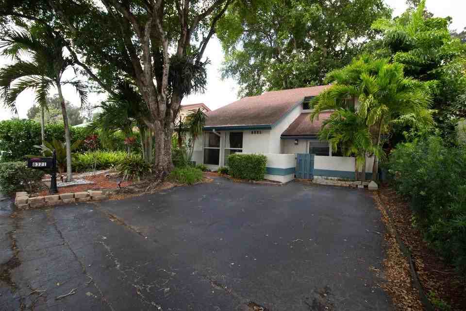 8321 Sw 39th Ct - Photo 2 of 16