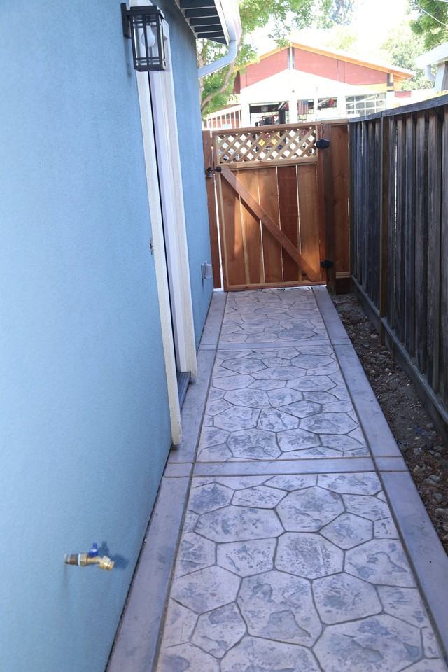 281 Oak St - Photo 4 of 18