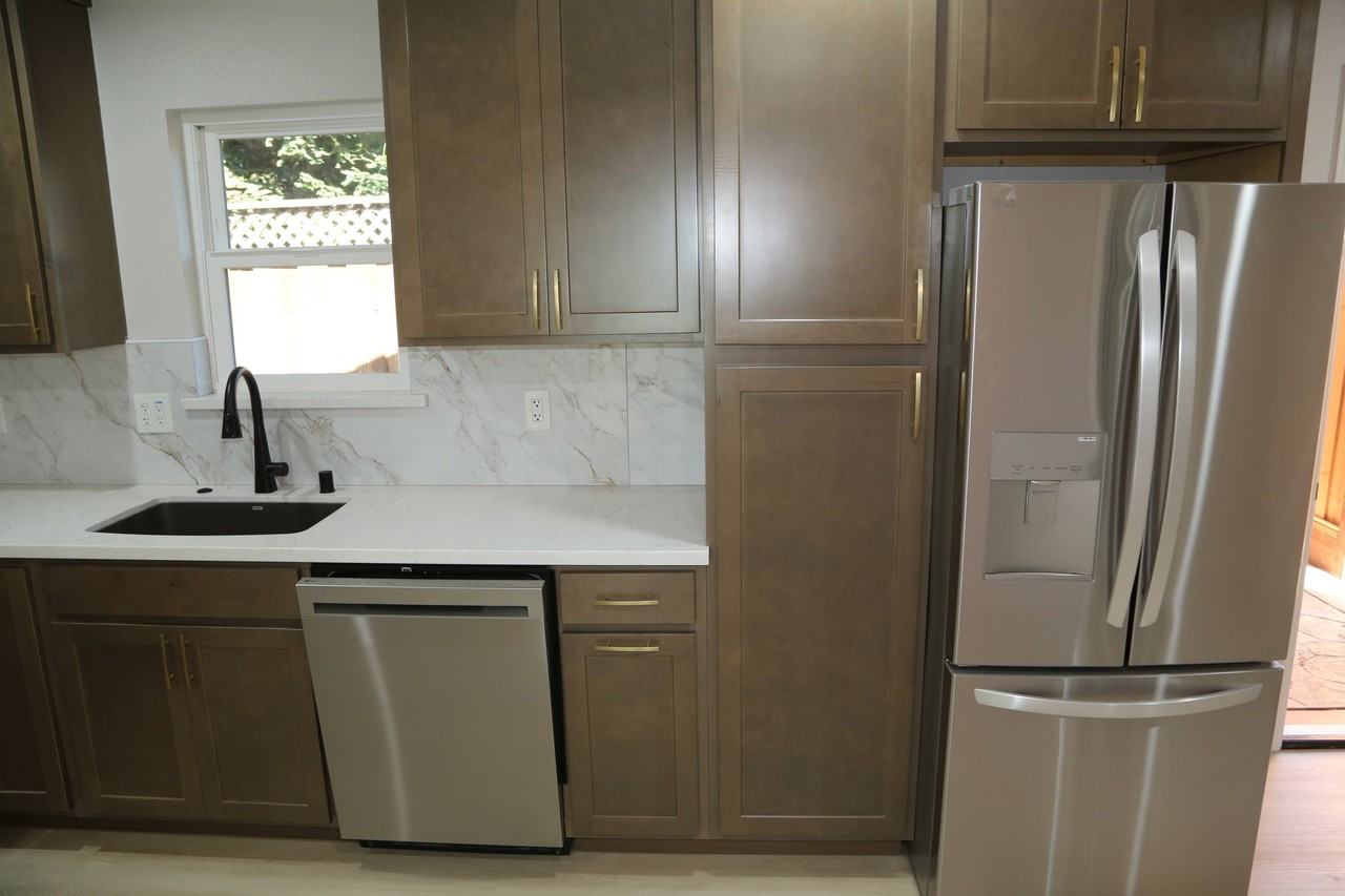 281 Oak St - Photo 6 of 18