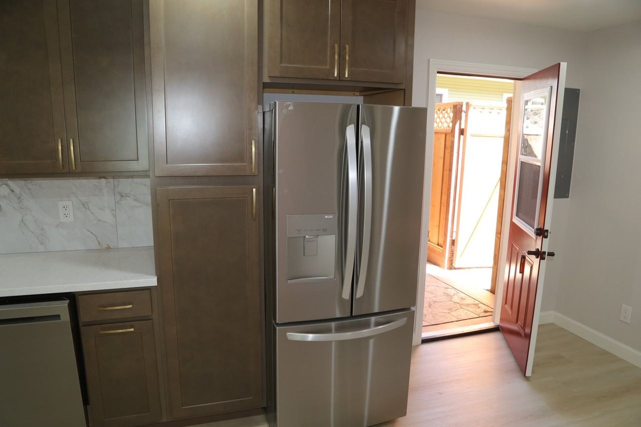 281 Oak St - Photo 7 of 18