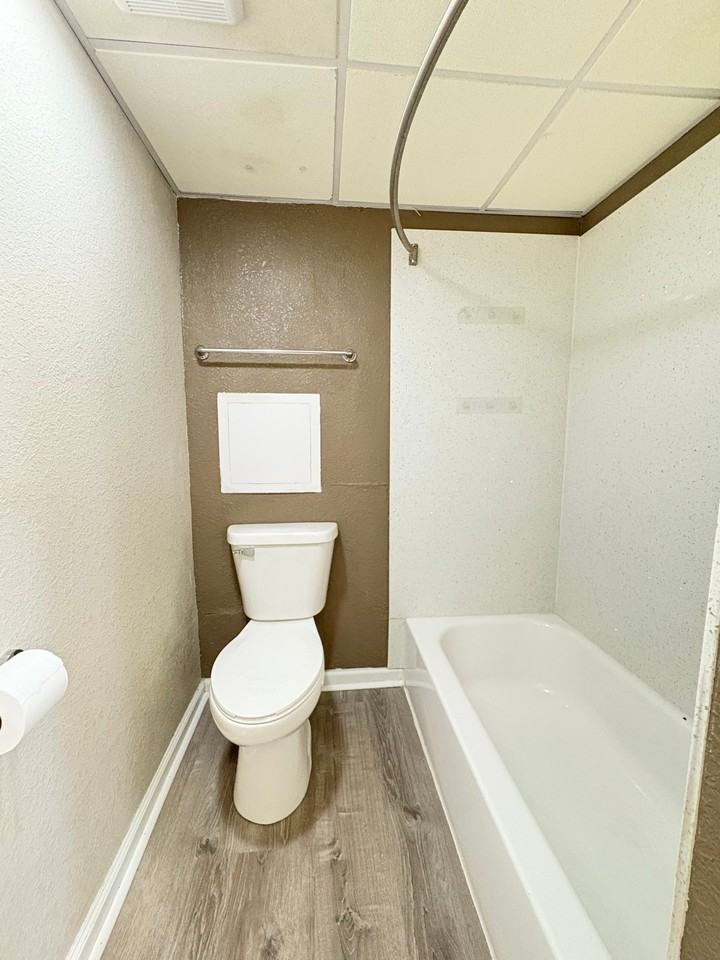 109 E Quincy St #1 - Photo 6 of 15