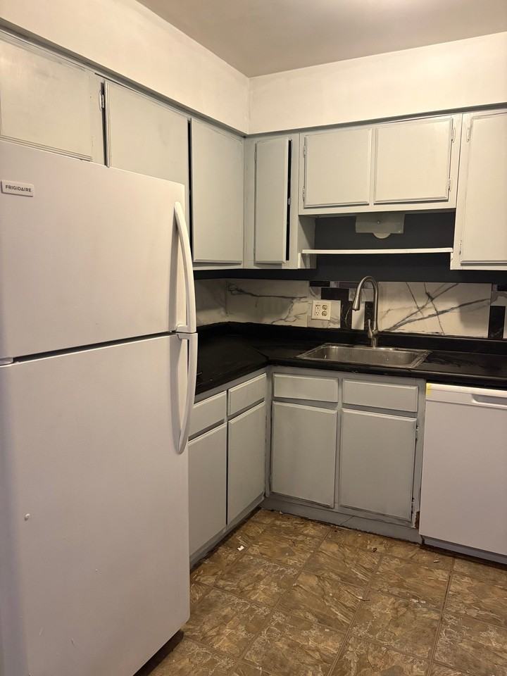 2358 Discovery Dr #B - Photo 4 of 11