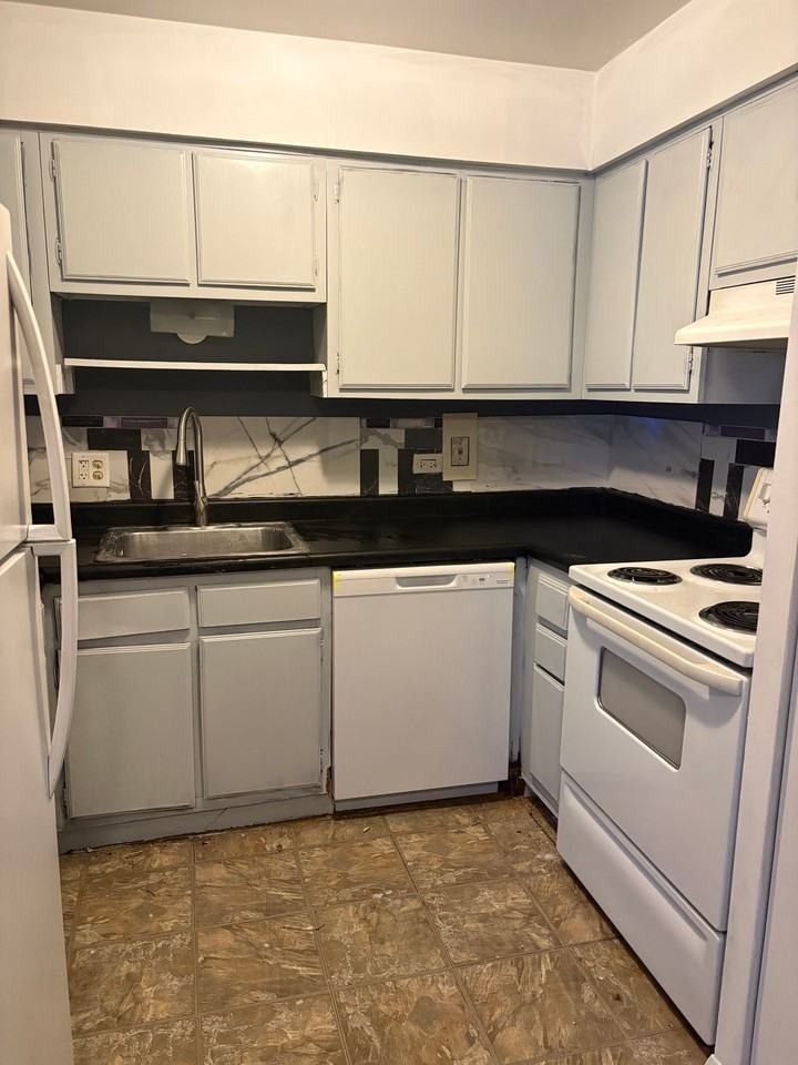 2358 Discovery Dr #B - Photo 5 of 11