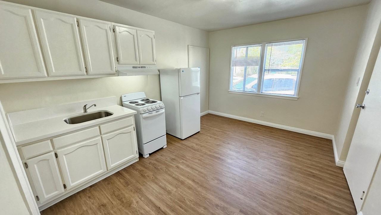527 N Alexandria Ave #2 - Photo 2 of 5