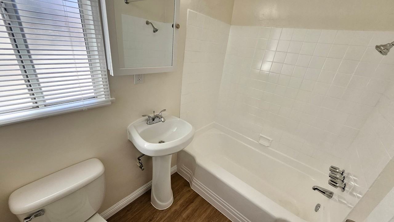 527 N Alexandria Ave #2 - Photo 4 of 5