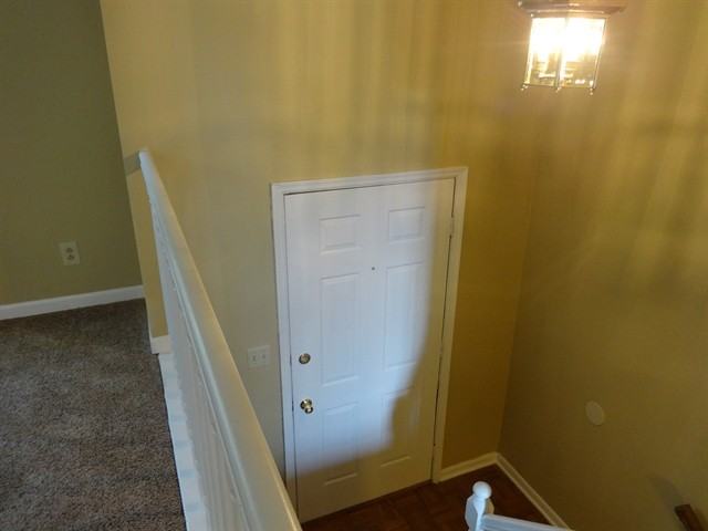 2400 Warfield Dr - Photo 3 of 15