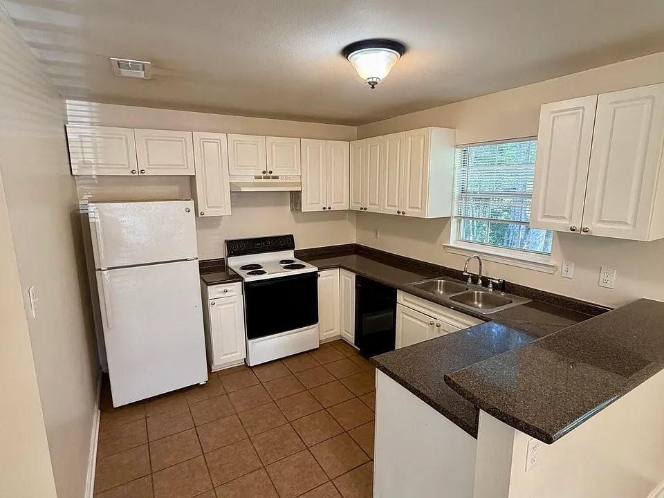 3000 53rd Ave - Photo 3 of 9