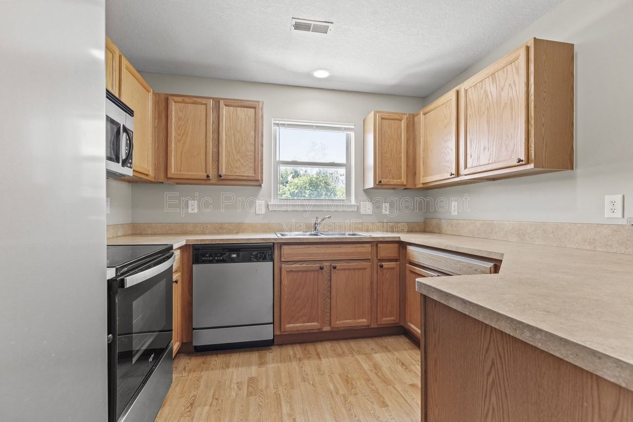 101 Taddeo Dr - Photo 3 of 17