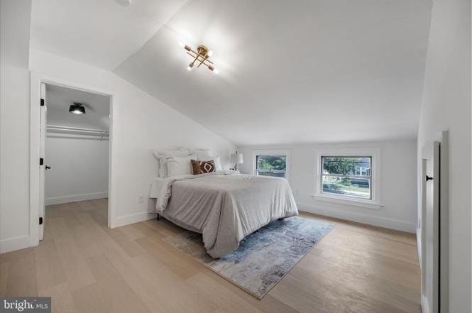 2712 S Dakota Ave Ne - Photo 4 of 6
