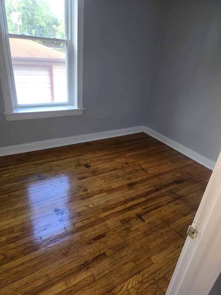 5519 S Throop St - Photo 2 of 10