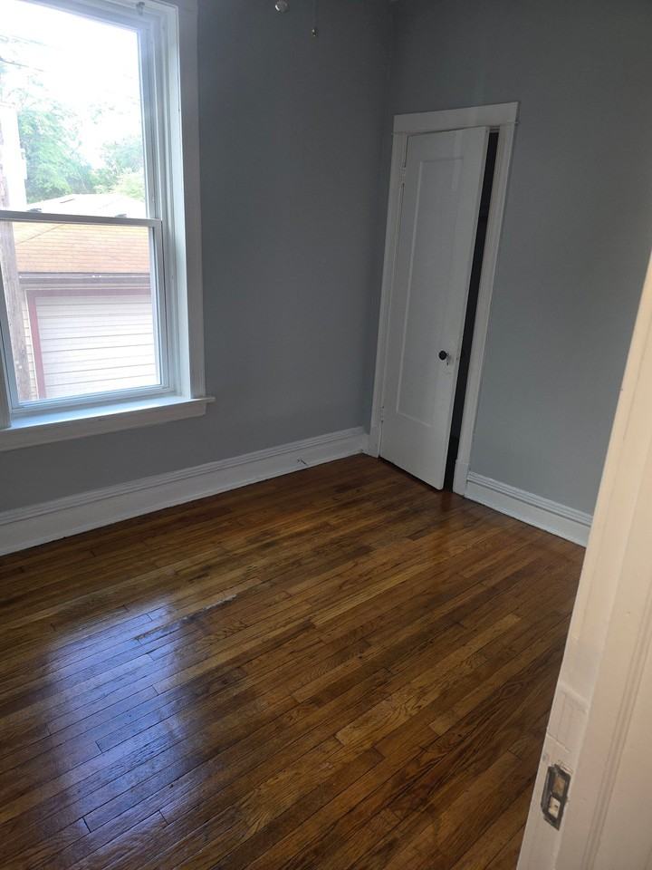 5519 S Throop St - Photo 3 of 10
