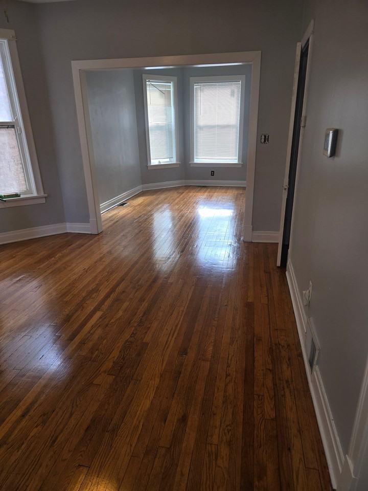 5519 S Throop St - Photo 4 of 10