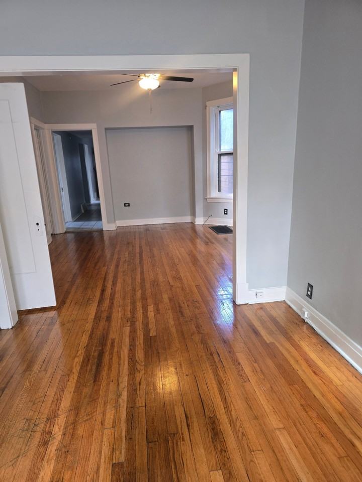 5519 S Throop St - Photo 5 of 10