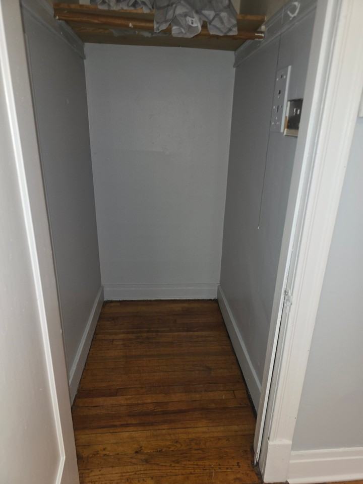 5519 S Throop St - Photo 6 of 10