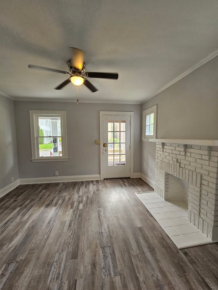 1232 Laidlaw Ave #1 - Photo 3 of 9
