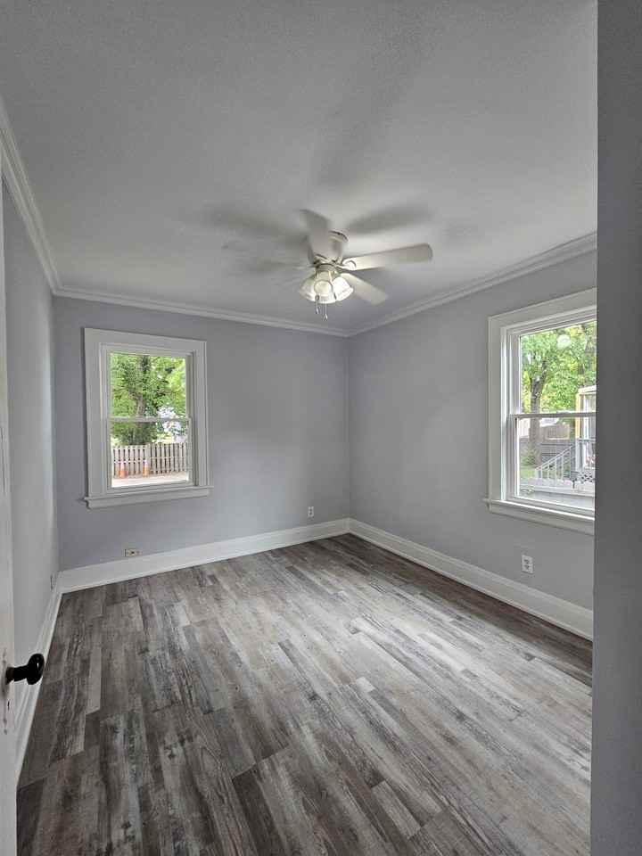 1232 Laidlaw Ave #1 - Photo 4 of 9
