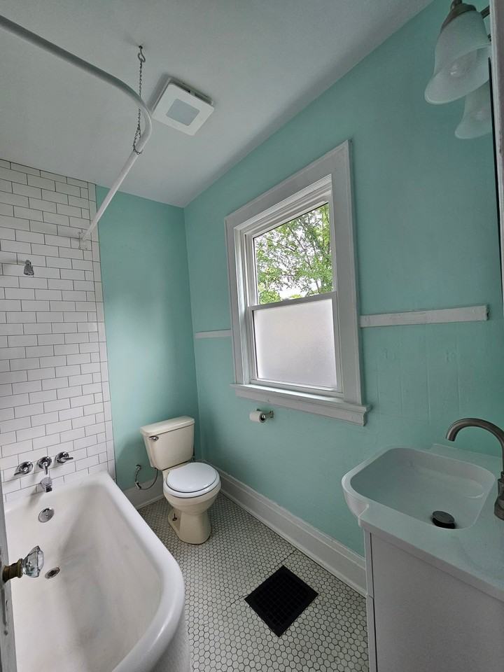 1232 Laidlaw Ave #1 - Photo 5 of 9