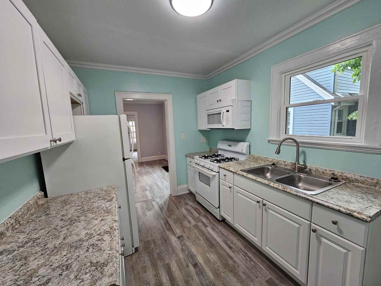 1232 Laidlaw Ave #1 - Photo 7 of 9
