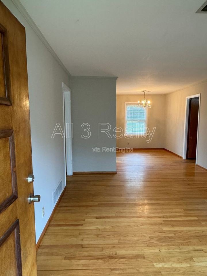 3390 Arborfield Rd - Photo 4 of 31