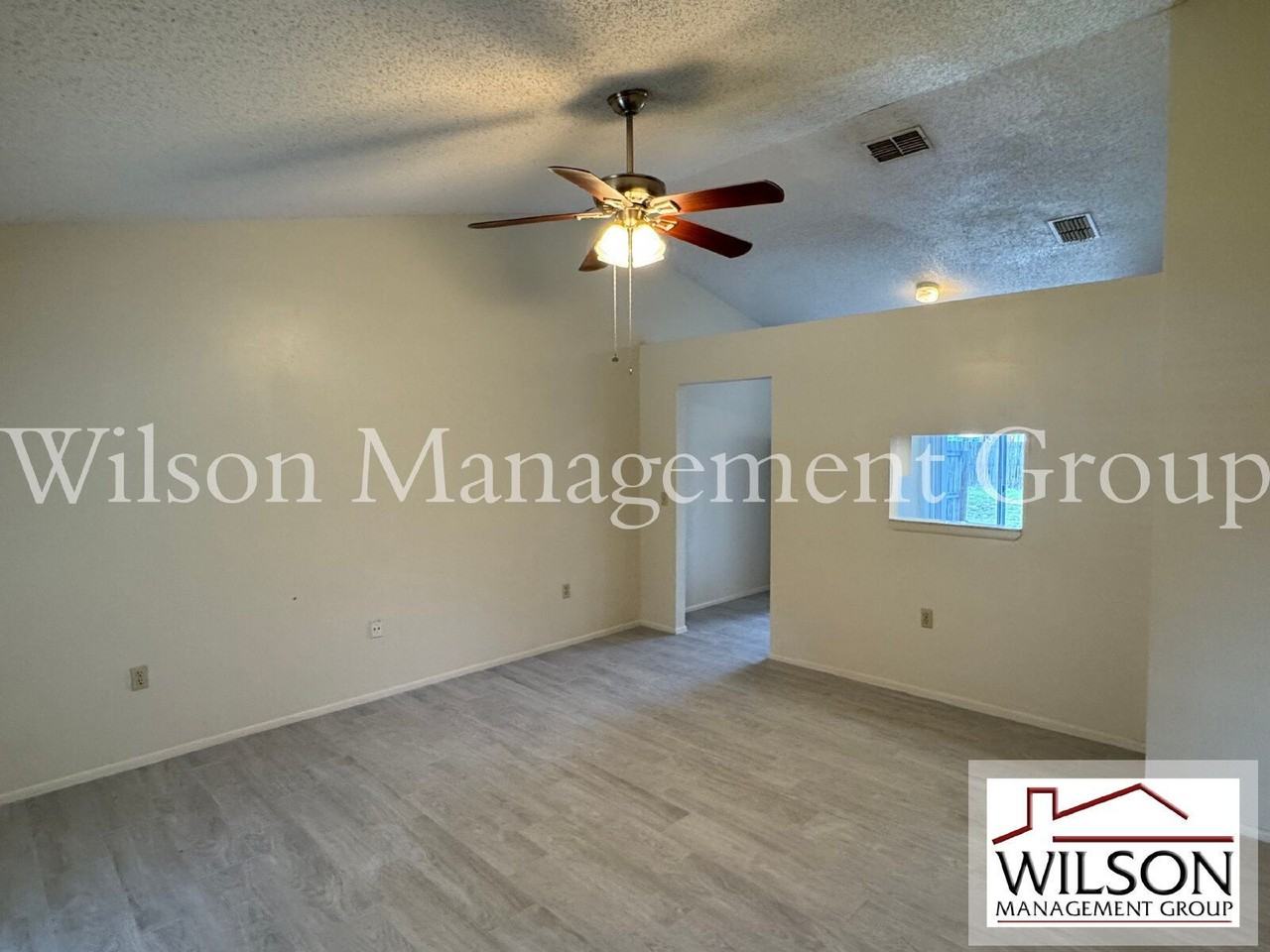 10041 Massey St - Photo 2 of 20