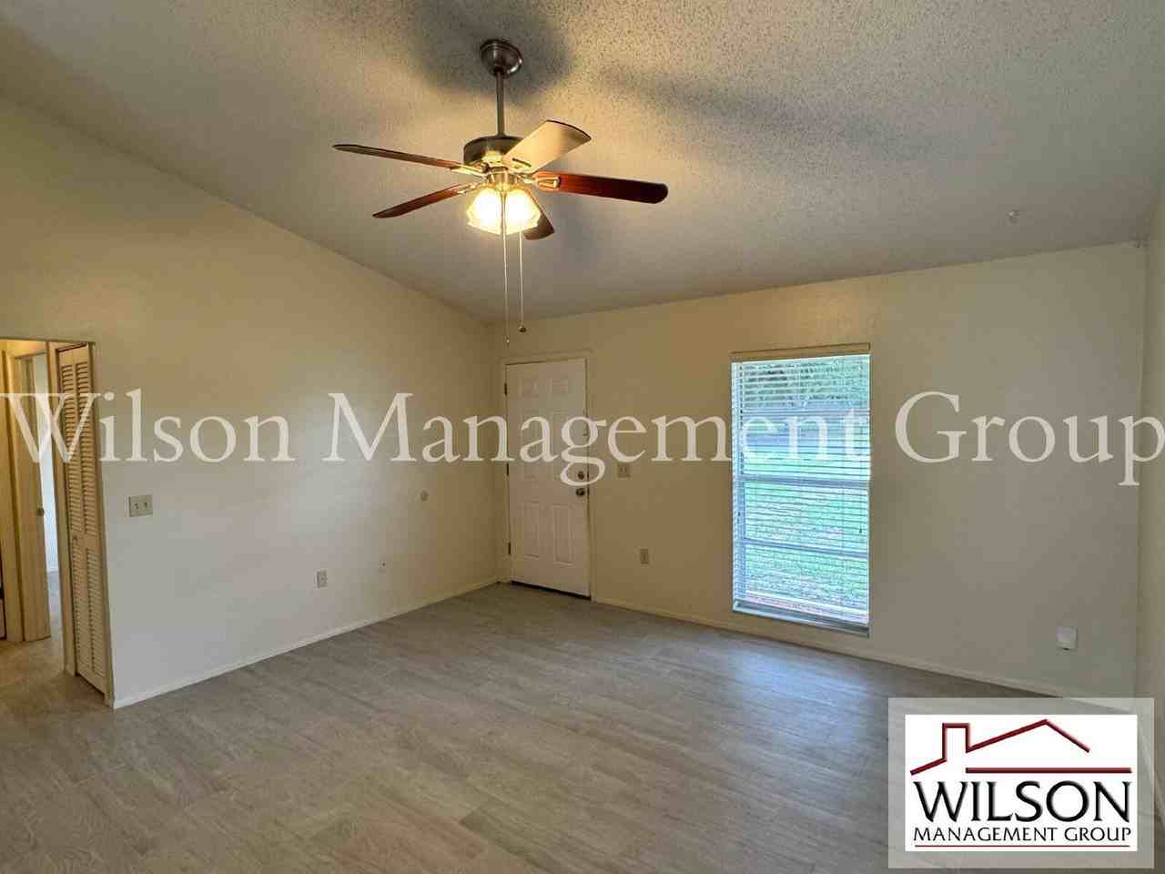10041 Massey St - Photo 3 of 20