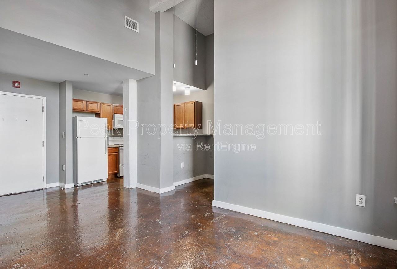 1510 W Broad St #305 - Photo 2 of 42