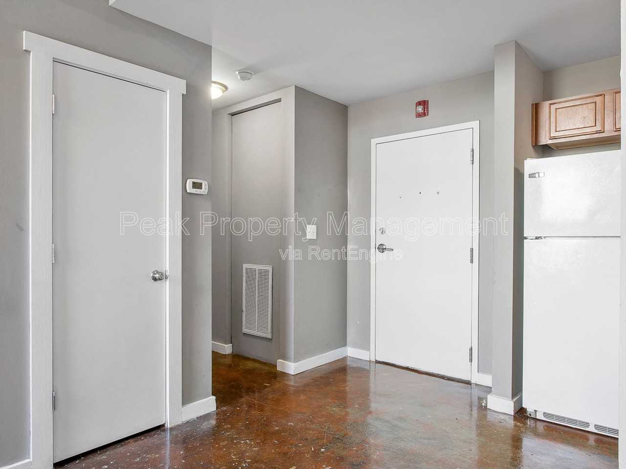 1510 W Broad St #305 - Photo 4 of 37