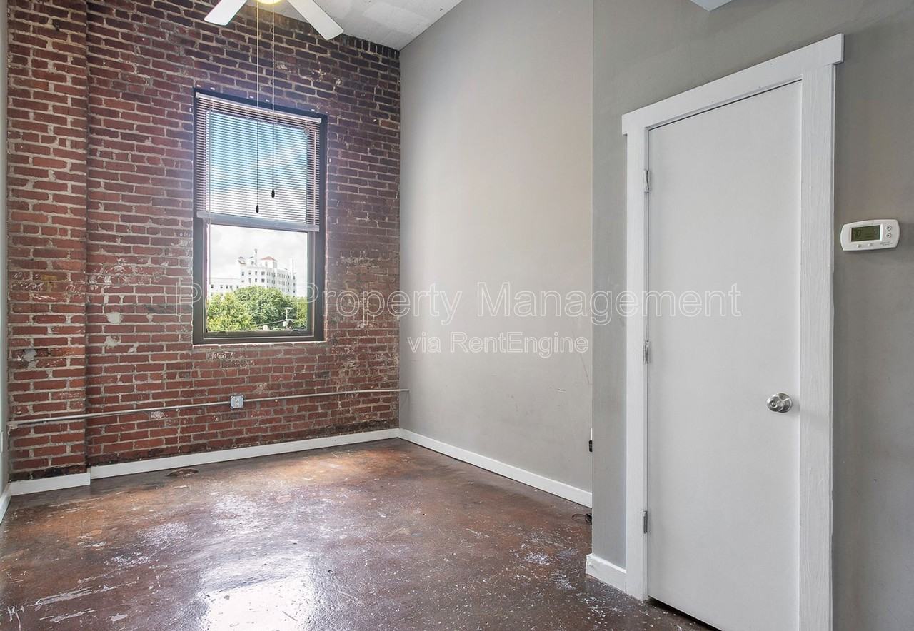 1510 W Broad St #305 - Photo 6 of 37