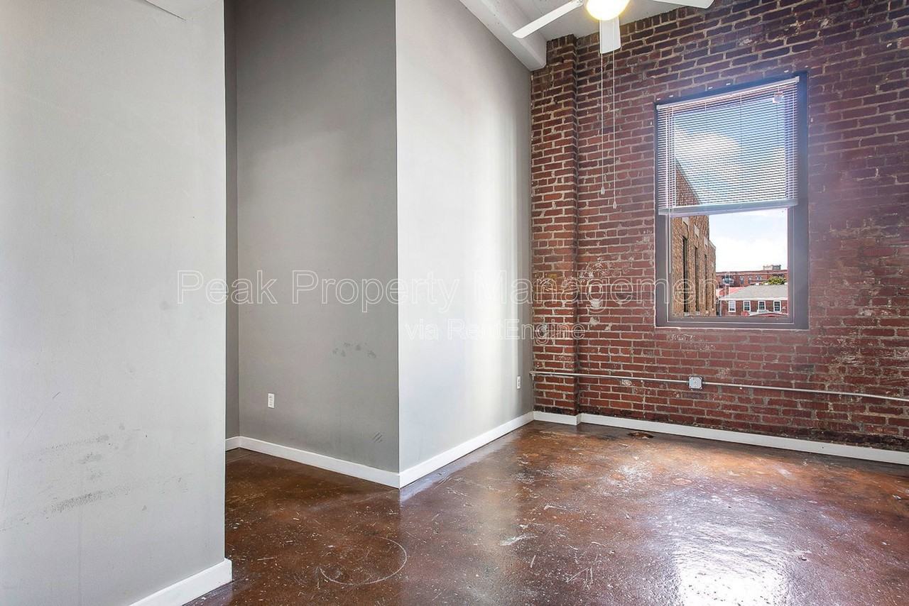 1510 W Broad St #305 - Photo 7 of 37