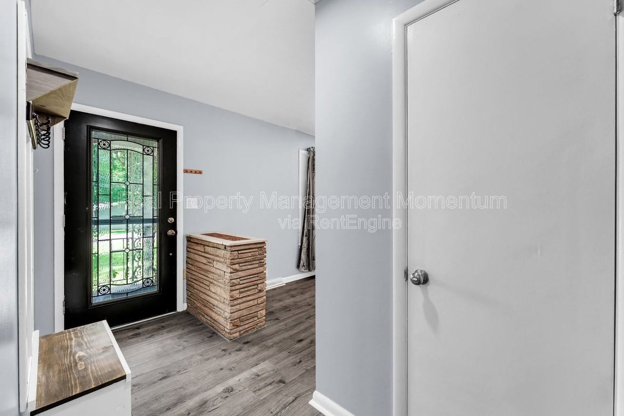 1105 13th St - Photo 6 of 36