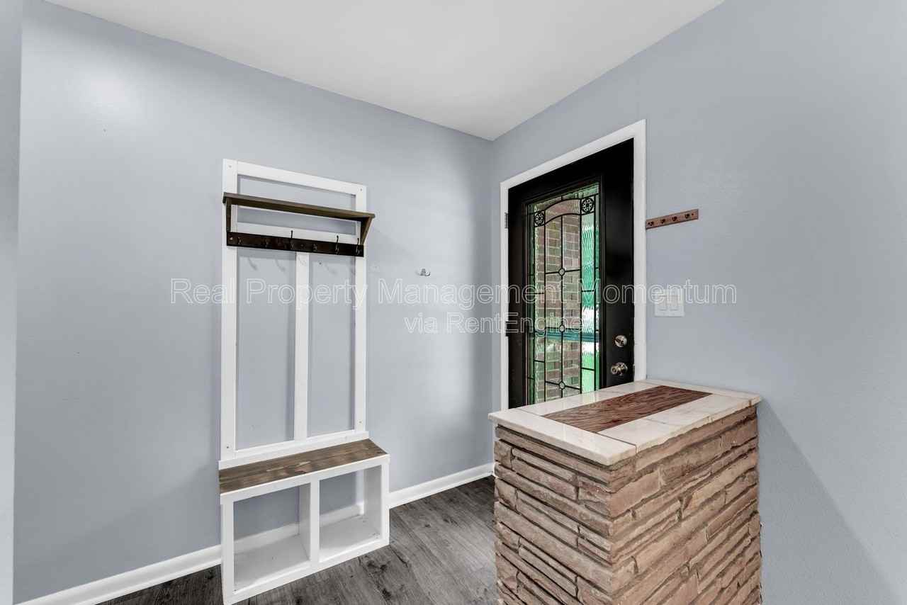 1105 13th St - Photo 7 of 36