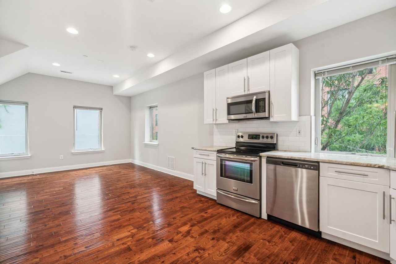 2228 Summer St #3 - Photo 2 of 25