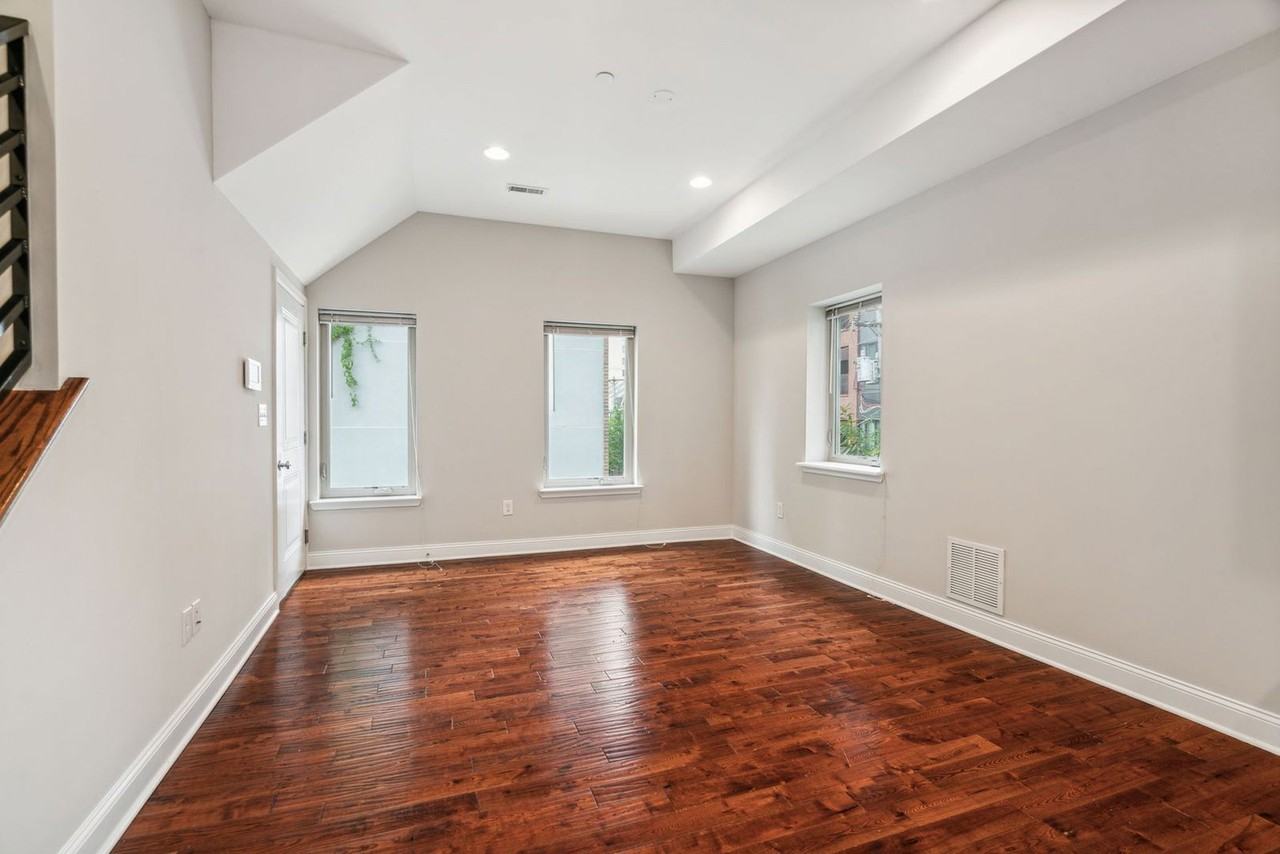 2228 Summer St #3 - Photo 5 of 25