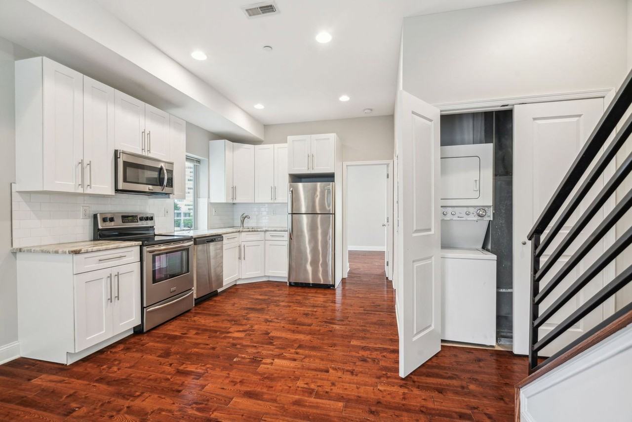 2228 Summer St #3 - Photo 7 of 25