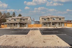 featured image of 663 Se Dunham St #2