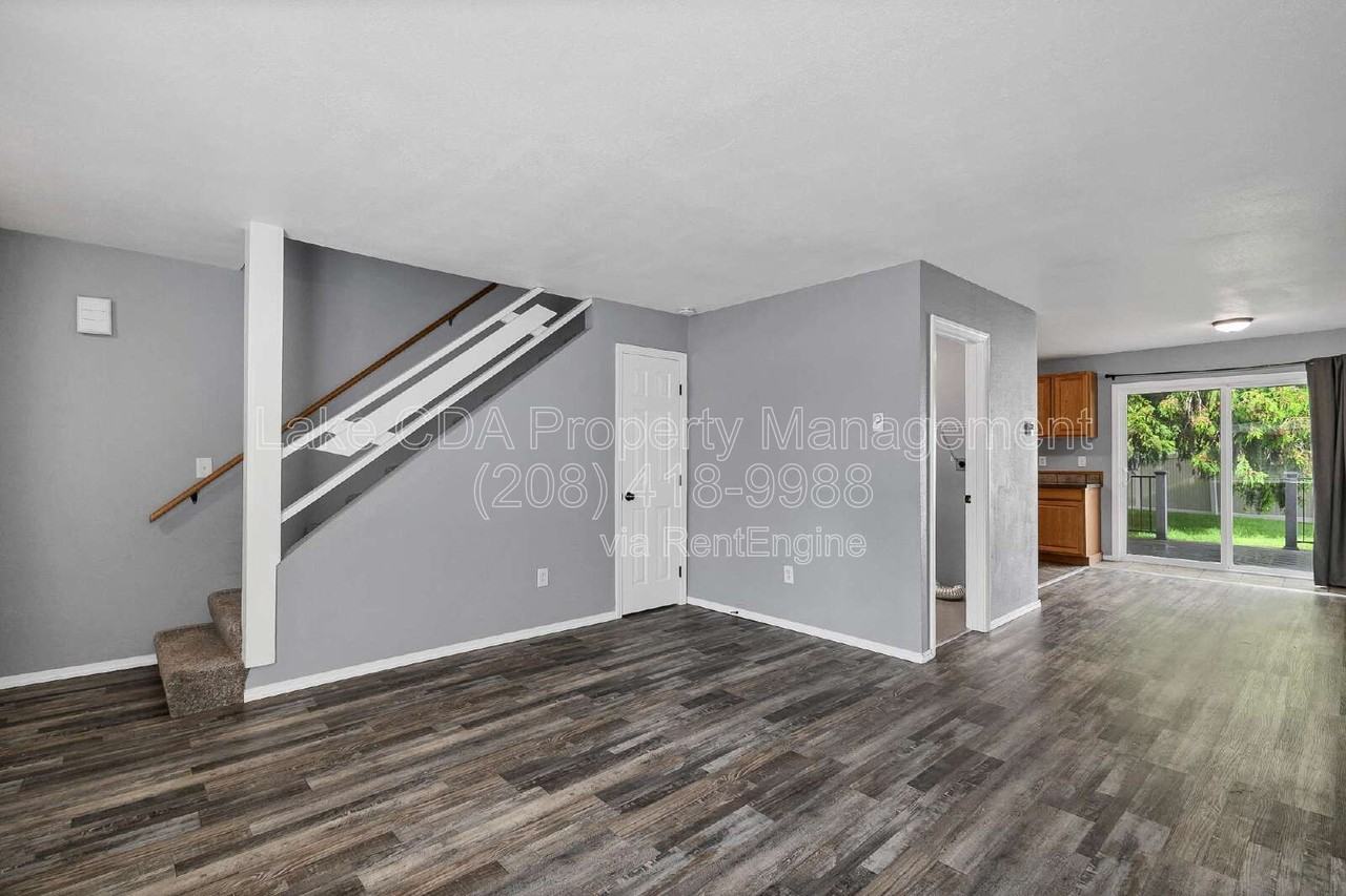 1423 E Lunceford Ln #2 - Photo 3 of 24