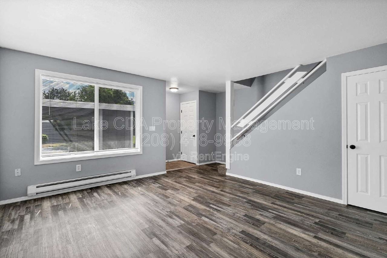 1423 E Lunceford Ln #2 - Photo 4 of 24