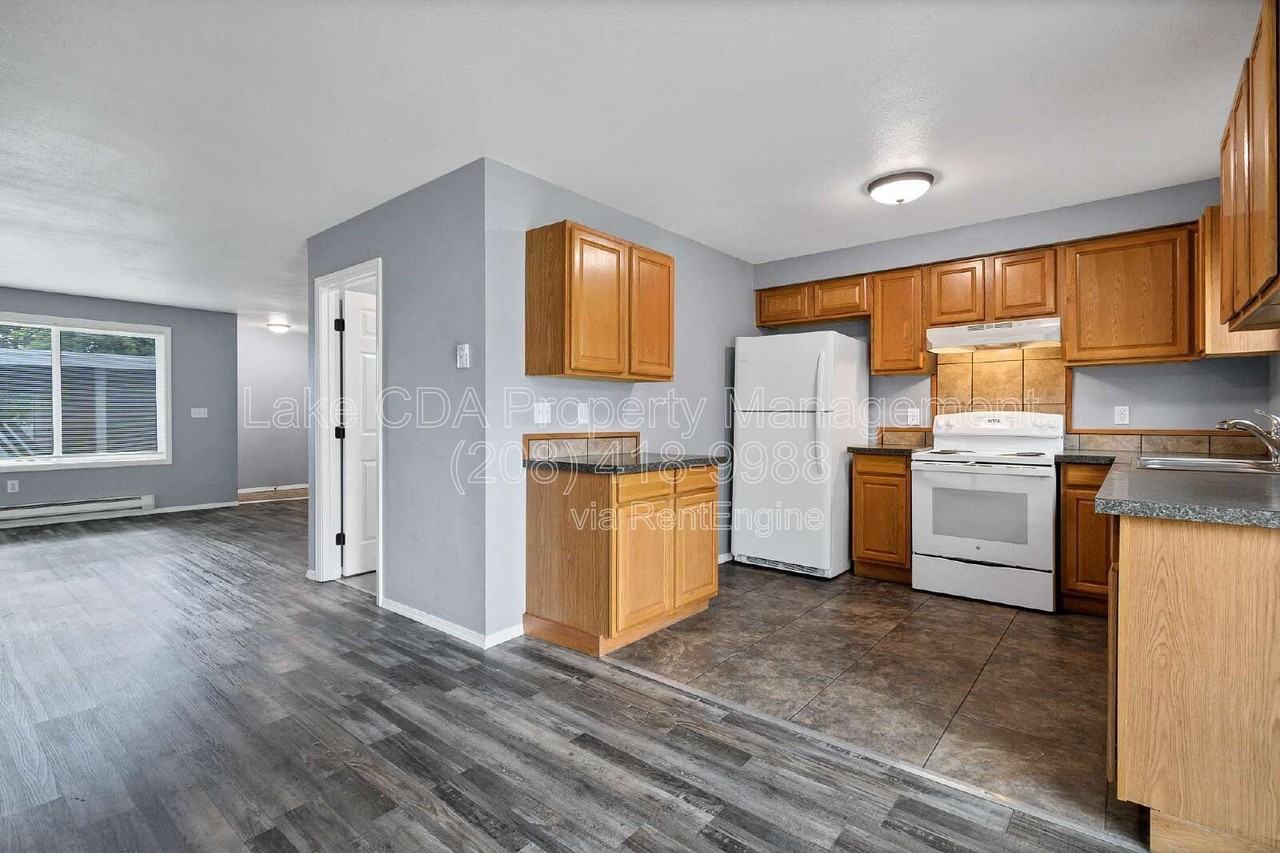 1423 E Lunceford Ln #2 - Photo 3 of 24