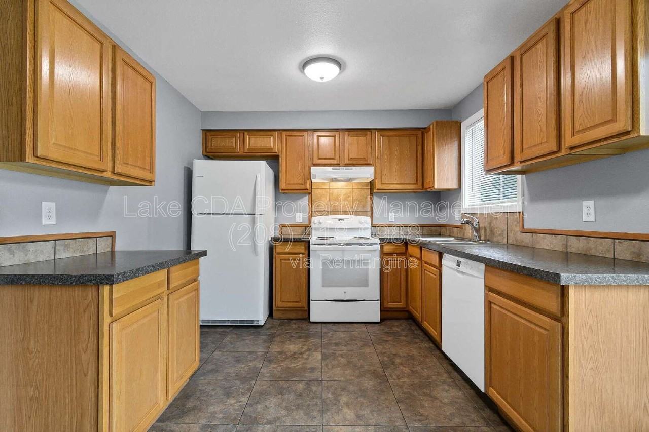 1423 E Lunceford Ln #2 - Photo 2 of 24