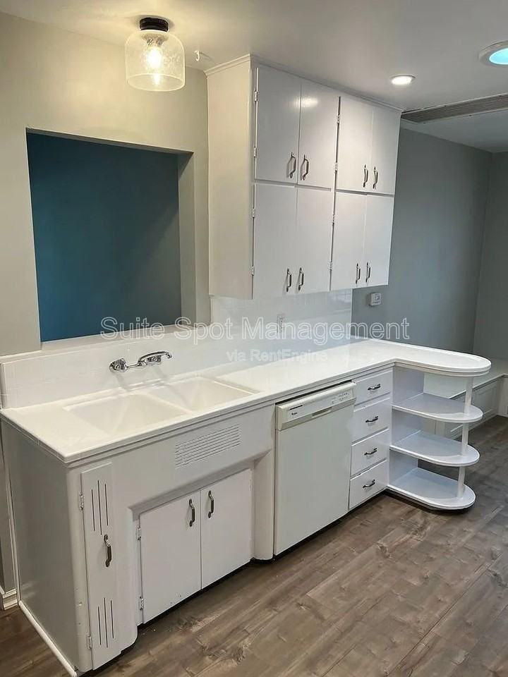 456 N Batavia St #456 - Photo 3 of 27