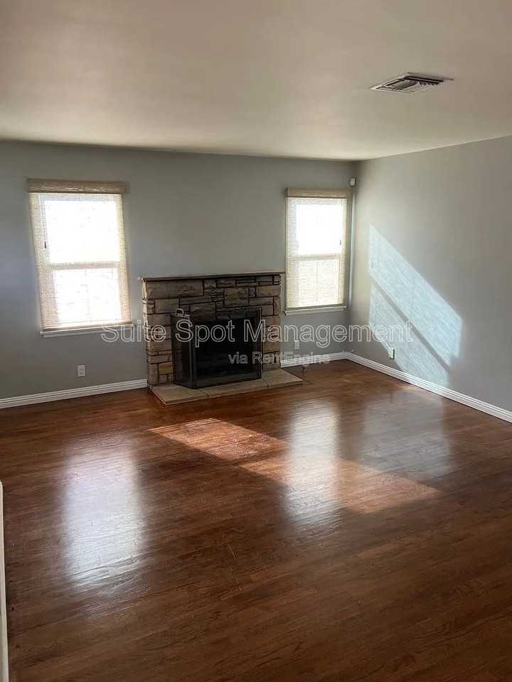456 N Batavia St #456 - Photo 4 of 27