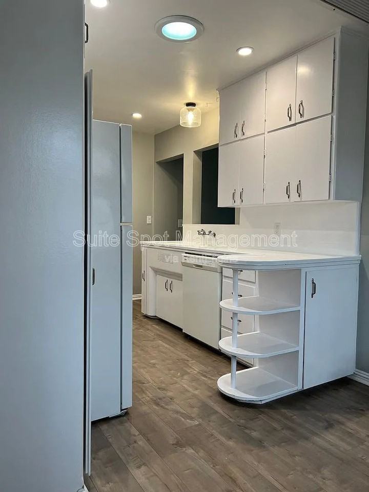 456 N Batavia St #456 - Photo 7 of 27