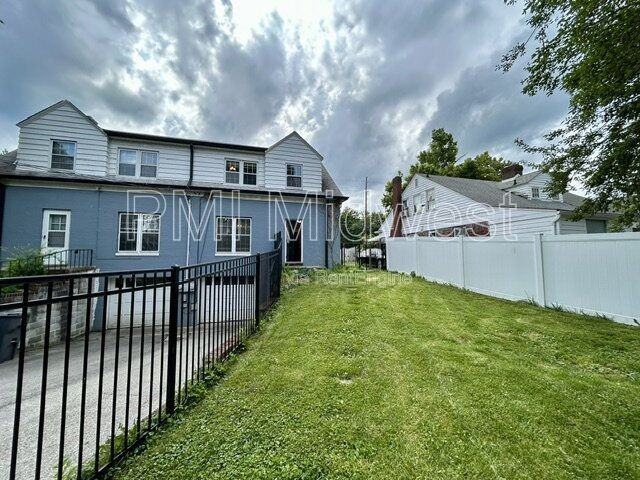 5663 N Illinois St - Photo 7 of 31