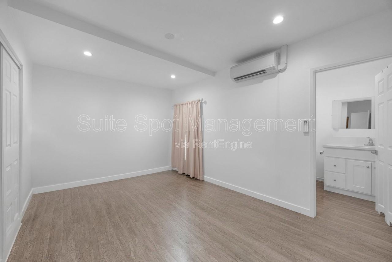 570 N Cambridge St #570 - Photo 3 of 8
